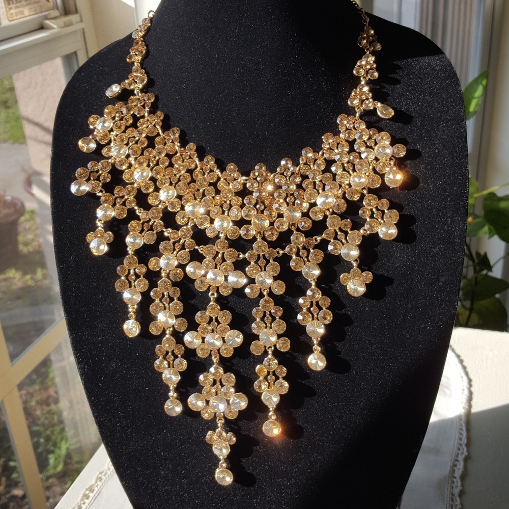 Persimmon choker bib